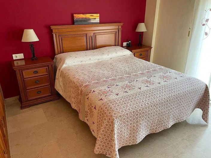 Image No.17-3 Bed Property for sale