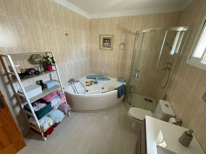 Image No.23-3 Bed Property for sale