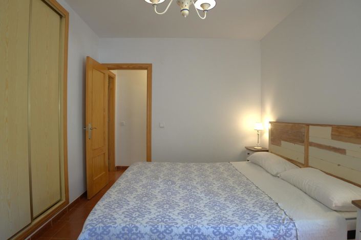 Image No.10-1 Bed Property for sale