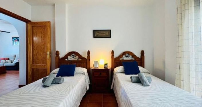 Image No.17-2 Bed Property for sale