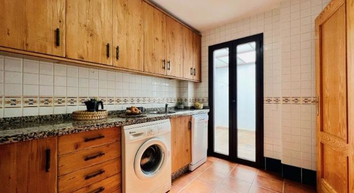 Image No.9-2 Bed Property for sale