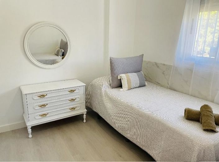 Image No.28-3 Bed Property for sale