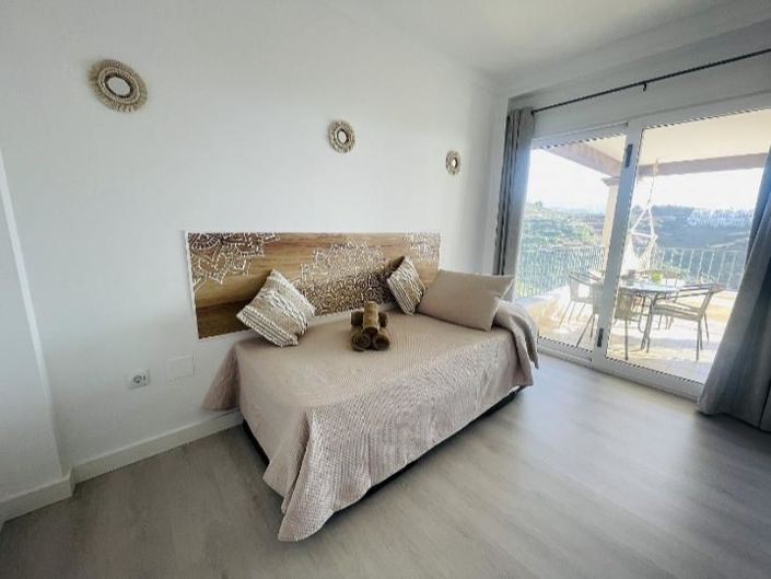 Image No.32-3 Bed Property for sale