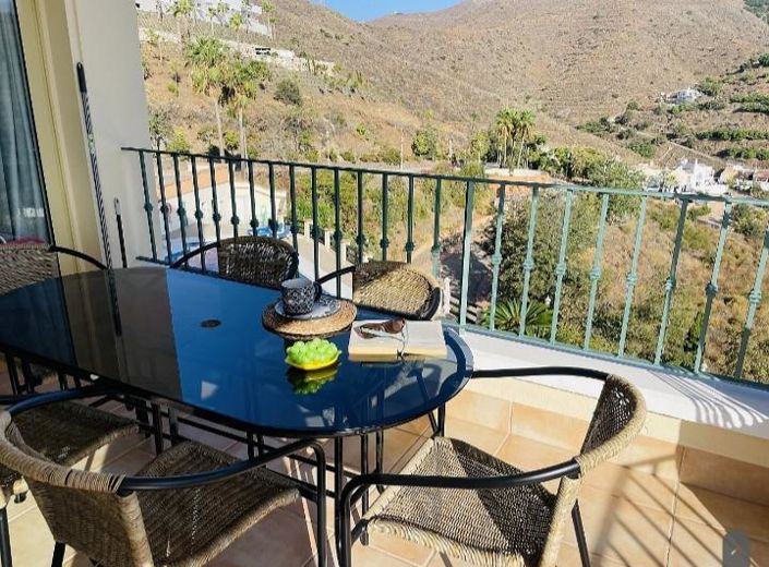 Image No.45-3 Bed Property for sale