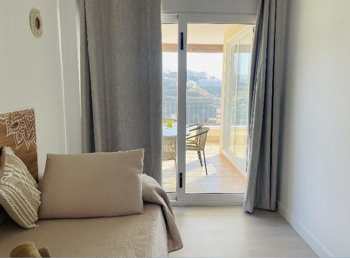 Image No.6-3 Bed Property for sale