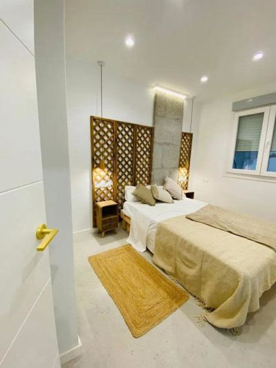 Image No.13-6 Bed Property for sale