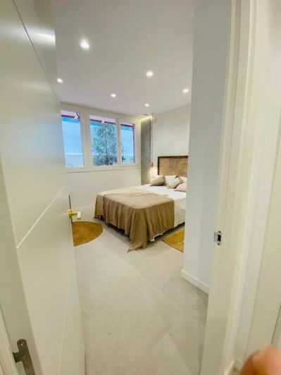 Image No.14-6 Bed Property for sale