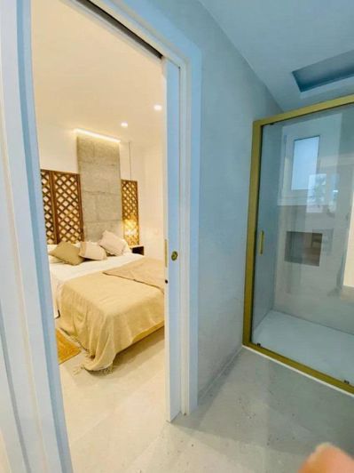 Image No.15-6 Bed Property for sale