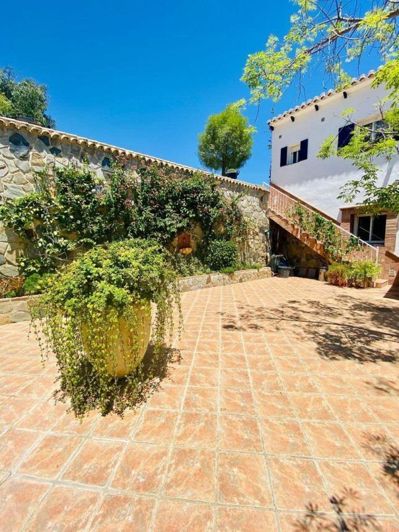 Image No.23-6 Bed Property for sale