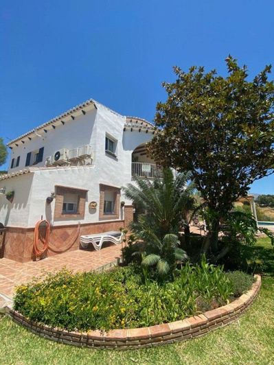 Image No.3-6 Bed Property for sale