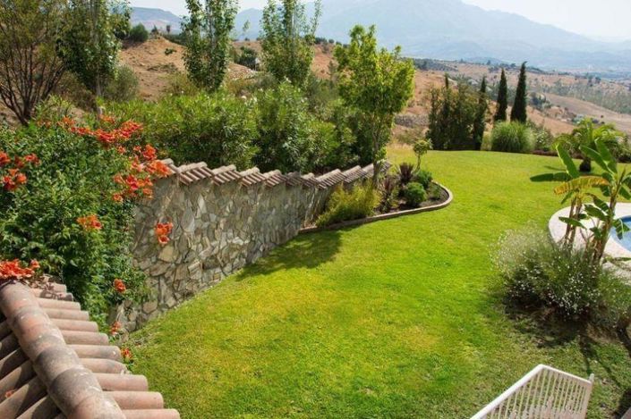 Image No.5-6 Bed Property for sale