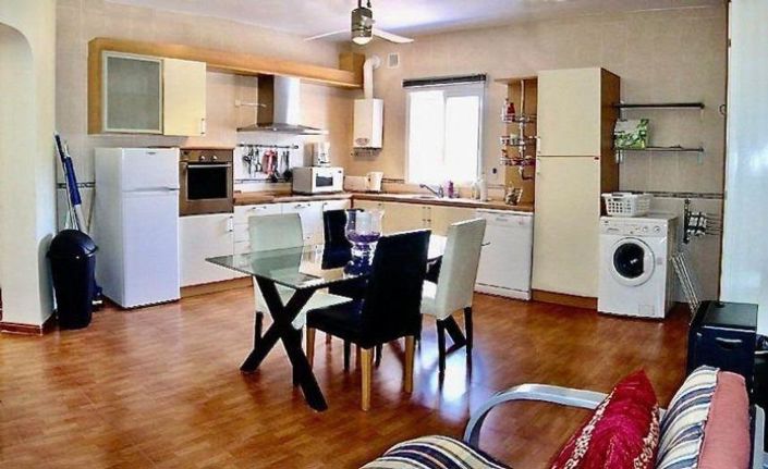 Image No.9-6 Bed Property for sale