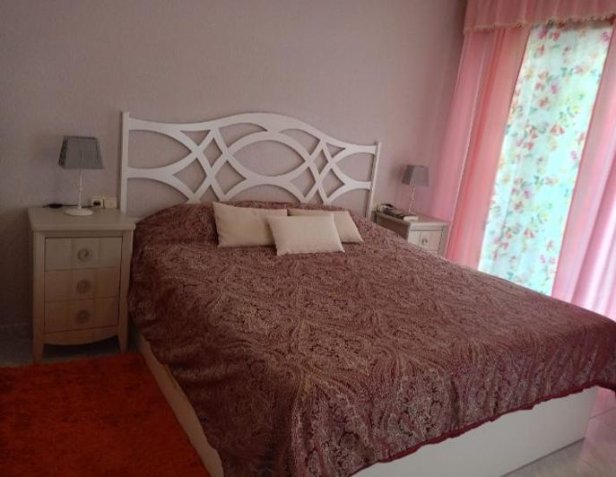 Image No.17-3 Bed Property for sale