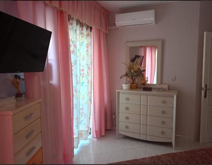 Image No.18-3 Bed Property for sale