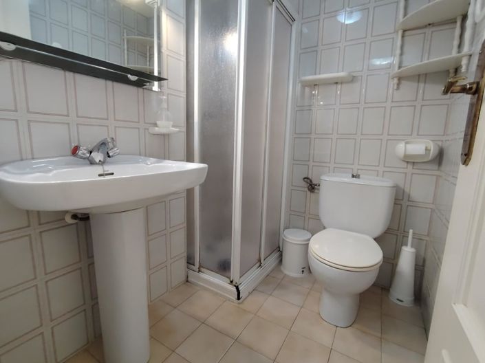 Image No.24-2 Bed Property for sale