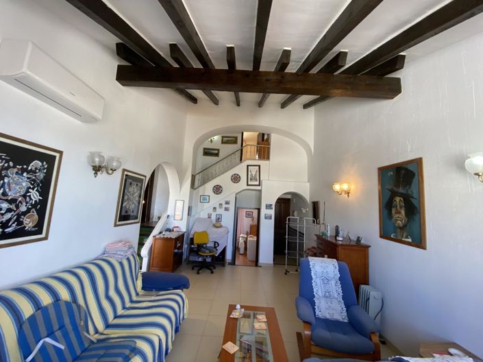 Image No.10-2 Bed Property for sale