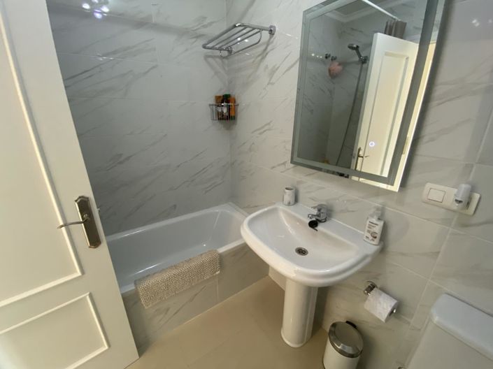 Image No.18-2 Bed Property for sale