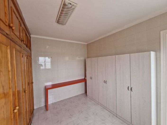 Image No.14-3 Bed Property for sale