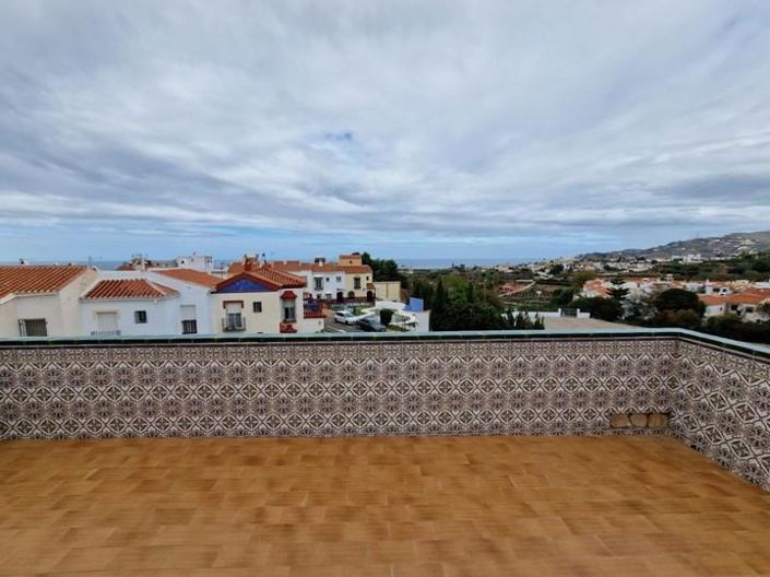 Image No.20-3 Bed Property for sale