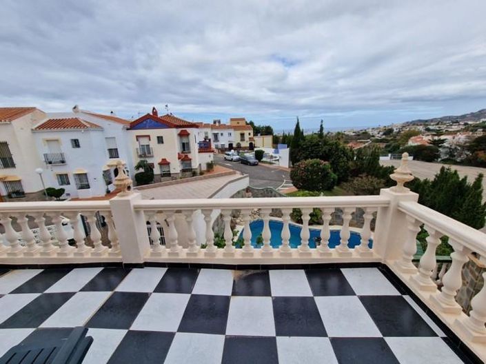 Image No.23-3 Bed Property for sale