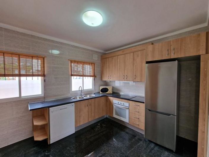 Image No.8-3 Bed Property for sale