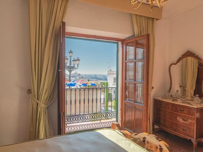 Image No.11-4 Bed Property for sale