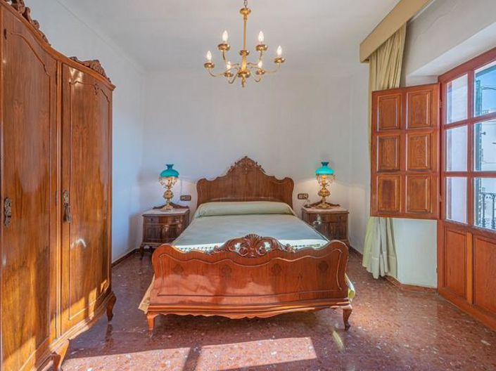 Image No.13-4 Bed Property for sale