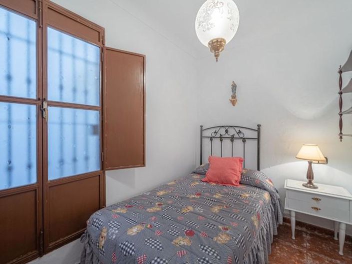 Image No.17-4 Bed Property for sale