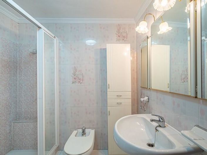 Image No.18-4 Bed Property for sale