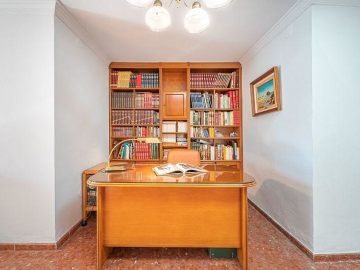 Image No.6-4 Bed Property for sale