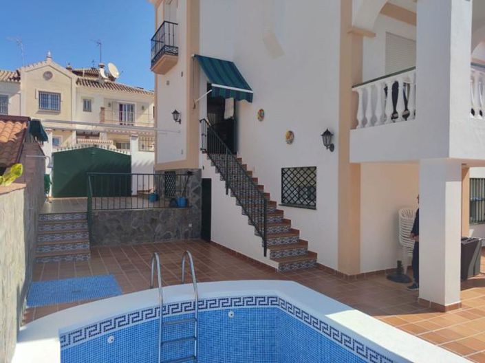 Image No.1-5 Bed Property for sale