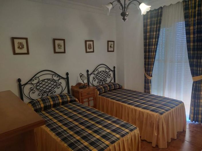 Image No.9-5 Bed Property for sale