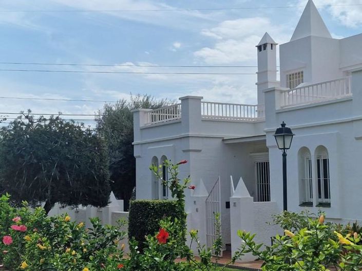 Image No.1-4 Bed Property for sale
