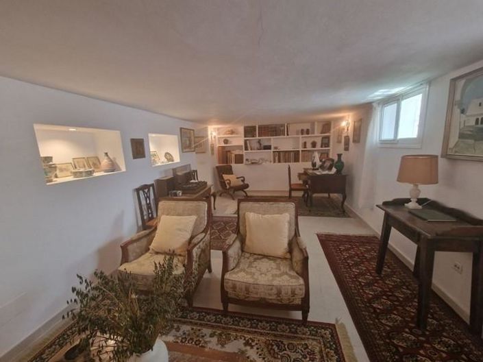 Image No.10-4 Bed Property for sale