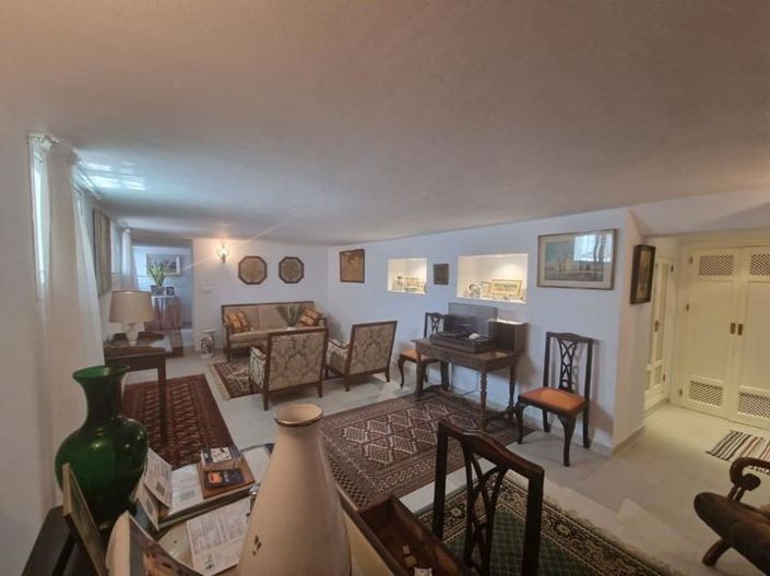 Image No.14-4 Bed Property for sale