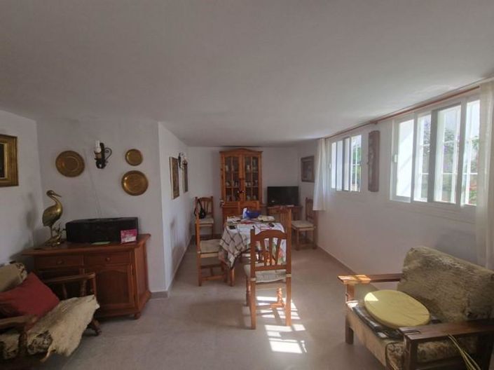 Image No.17-4 Bed Property for sale