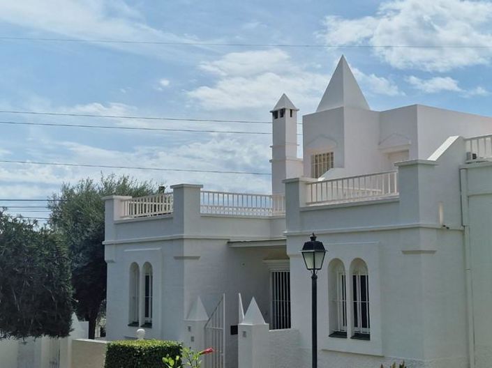 Image No.2-4 Bed Property for sale