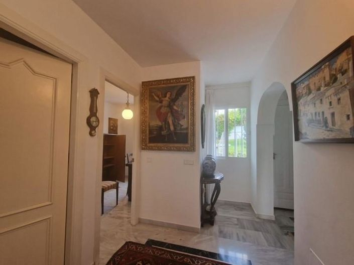 Image No.20-4 Bed Property for sale