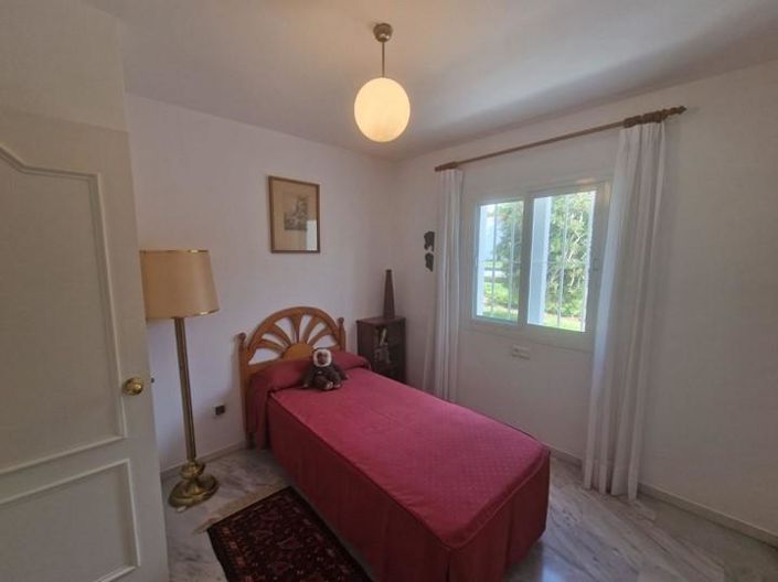 Image No.23-4 Bed Property for sale