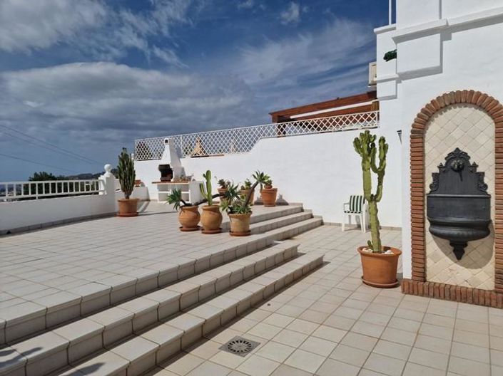 Image No.29-4 Bed Property for sale