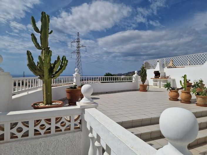 Image No.32-4 Bed Property for sale