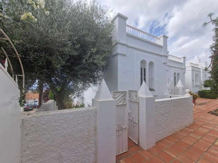 Image No.4-4 Bed Property for sale