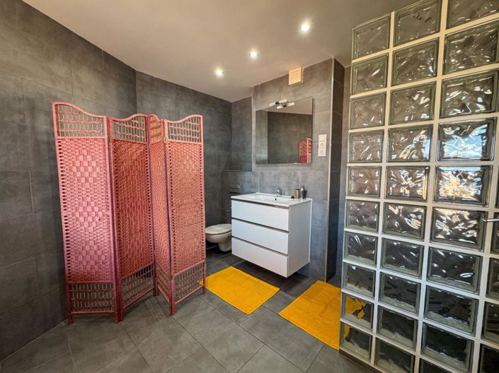 Image No.19-3 Bed Property for sale