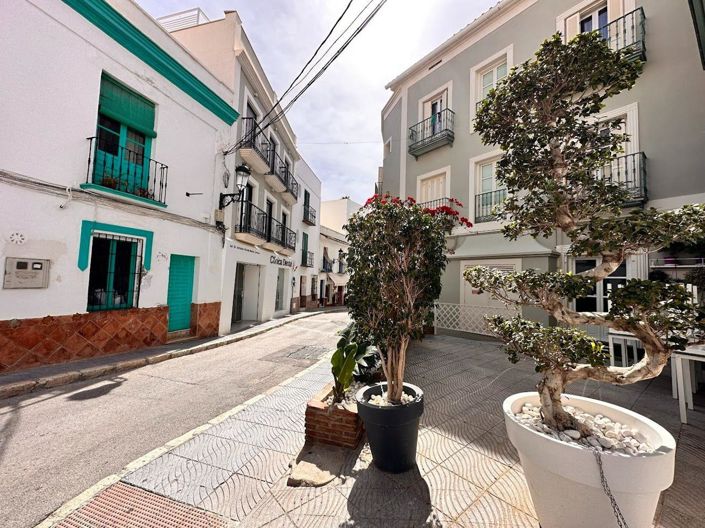 Image No.1-3 Bed Property for sale