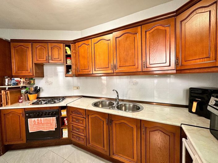 Image No.17-3 Bed Property for sale