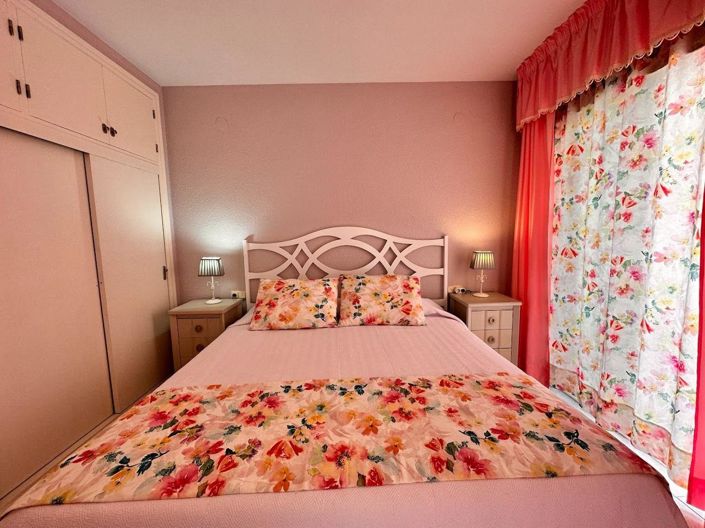 Image No.20-3 Bed Property for sale