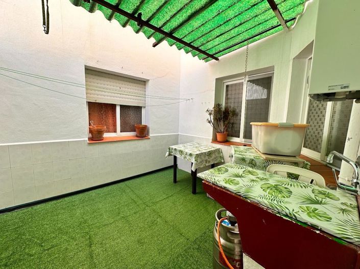 Image No.31-3 Bed Property for sale