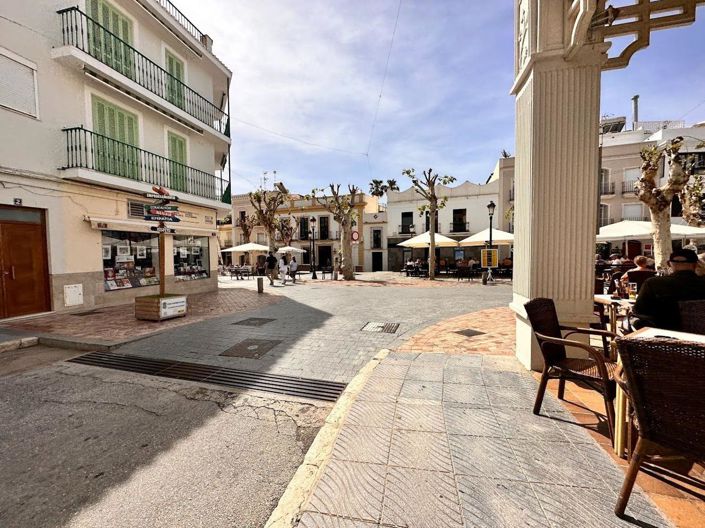 Image No.32-3 Bed Property for sale