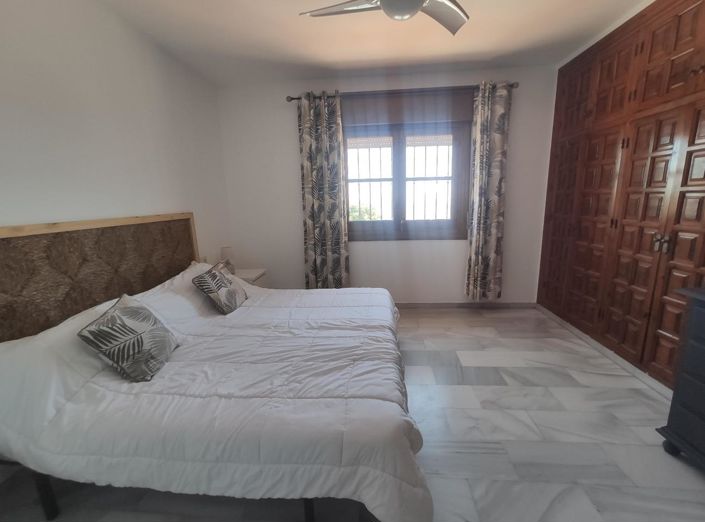 Image No.11-2 Bed Property for sale