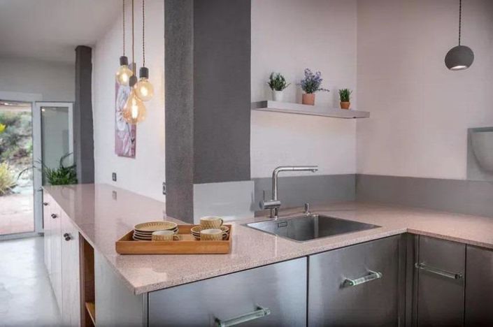 Image No.12-3 Bed Property for sale